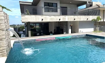 Linda casa em condomínio com 4 dormitórios. Entre Mairiporã/Atibaia!