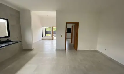 Casa térrea com excelente acabamento em bairro novo