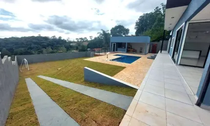 Lindíssima chácara nova com 3 amplas suítes em atibaia/sp