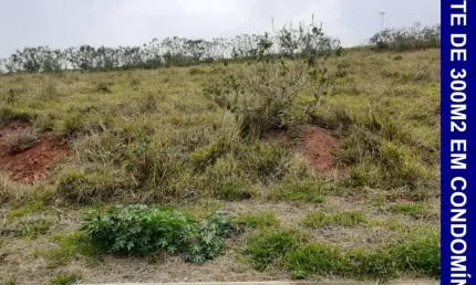 Terreno aclive com 300m² em ótima localização dentro do condomínio