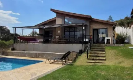 Casa térrea para veraneio ou moradia no condomínio Estância Santa Maria do Laranjal!