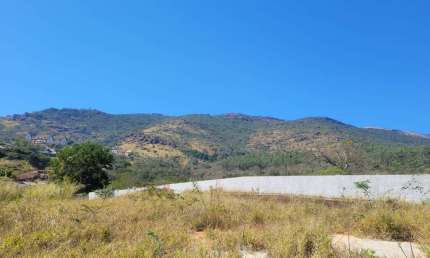 Terreno de 870 m² a venda com uma ótima localização e uma vista fantástica para Pedra Grande.
