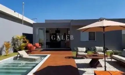 Casa em Condomínio à Venda em Atibaia-SP: 3 Quartos, 3 Suítes, 2 Salas, 4 Banheiros, 4 Vagas de Garagem, 156,92m². Venha Conferir!