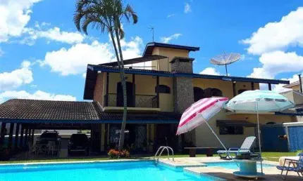 CASA COM 4 SUÍTES E ARMÁRIOS, SACADA, BANHEIRO COM HIDRO, ESCRITÓRIO, SALA 3 AMBIENTES  COM LAREIRA,