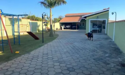 Casa térrea à venda com piscina, bairro tranquilo e seguro, terreno de 538m²