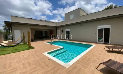 Casa em Condomínio à Venda em Bragança Paulista-SP: 3 Quartos, 1 Suíte, 3 Salas, 4 Vagas e 623m²