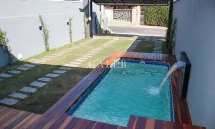 Casa térrea à venda com 3 suítes, piscina, quintal com gramado