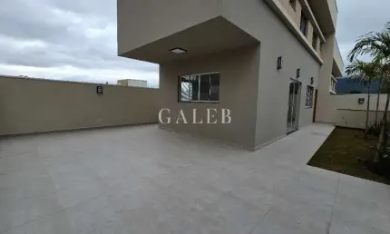 Sobrado à venda com 3 suítes, quintal e área gourmet, ótimo bairro