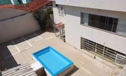 **CASA COMERCIAL OU RESIDENCIAL PARA VENDA NO CENTRO COM PISCINA**