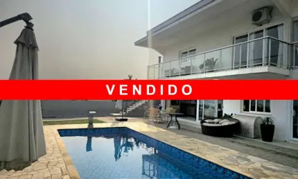 Casa com 3 suítes, escritório piscina no condomínio Serra da Estrela!!