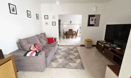 Casa térrea à venda, com 3 quartos (sendo 1 suíte), quintal e ótima localização