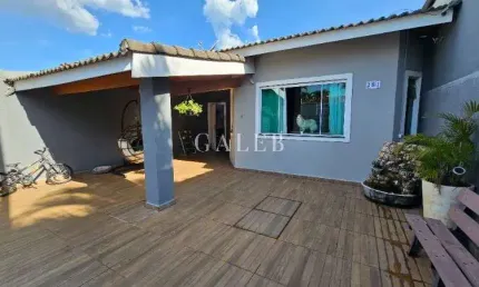 Uma casa térrea à venda em localização privilegiada, com 3 quartos e piscina