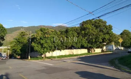 Terreno de esquina à venda no bairro Jd. Maristela em Atibaia-SP