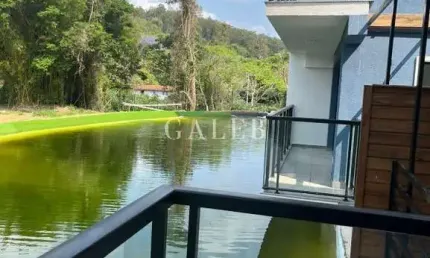Apartamento de alto padrão com vista para pedra grande