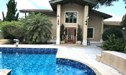 Casa de luxo em condomínio: 3 suítes, 3 salas, 4 vagas, 1000m² de área no Condomínio Osato, Atibaia-SP.