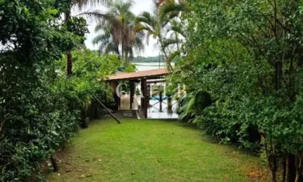 Casa à venda em Atibaia-SP, Represa Pé da Água , 900m² de terreno, Bairro Usina. 3 quartos, 1 suíte, 250m² de área. Aproveite já!