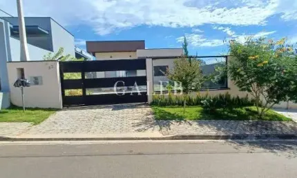 Casa à venda em Atibaia-SP: 3 quartos, 1 suíte, 2 salas, 3 banheiros, 2 vagas na Serras de Atibaia 1 - 384m².