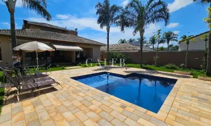Casa térrea à venda em condomínio clube de Atibaia-SP