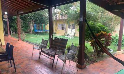 Casa em condomínio à venda em Atibaia-SP com 3 quartos, 3 salas, 2 banheiros, 3 vagas.