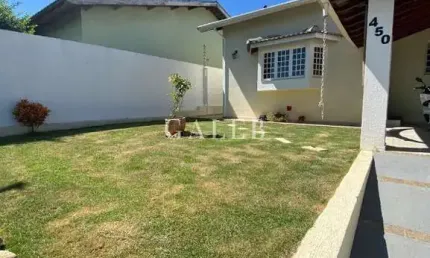 Casa à venda em atibaia-sp no jardim dos pinheiros: 04 quartos, 02 suítes, 2 salas, 5 banheiros, 4 vagas, 246 m².