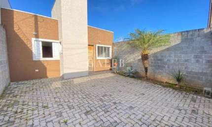 CASA TÉRREA, 2 QUARTOS, QUINTAL GRANDE, 2 VAGAS DE GARAGEM