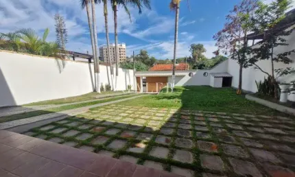 Imperdível casa à venda em atibaia-sp, jardim paulista: 3 suítes,  + 01 edícula com banheiro, 2 salas, 4 banheiros, 4 vagas, 390m²!