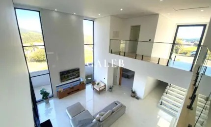 Luxuosa casa no condomínio serra da estrela com 5 suítes e uma vista deslumbrante