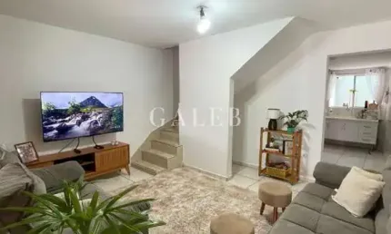 Casa à venda em Atibaia-SP, Vila dos Netos: 3 quartos, 1 suíte, 1 sala, 2 vagas de garagem, 74,40 m² de área.