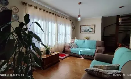 Casa à venda em atibaia-sp: 2 quartos, 2 salas e 2 vagas de garagem em alvinópolis - 132m² de área.