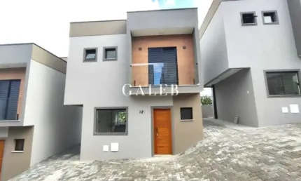 Casa em Condomínio à Venda em Atibaia-SP, Bairro Jardim Santo Antônio: 2 Quartos, 2 Suítes, lavabo, 1 Sala, 2 Banheiros, 2 Vagas, 78m².