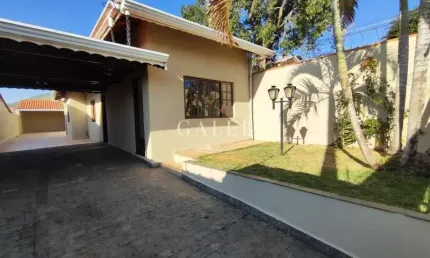Imperdível! Casa Térrea à venda em Atibaia-SP, Jardim Santa Bárbara: 2 quartos, 1 suíte, 1 sala, 3 banheiros, 4 vagas, 124,00 m².