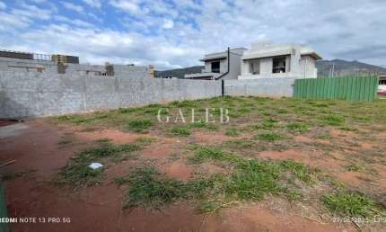 Terreno em condomínio de luxo à venda em Atibaia-SP, na Vila Santista, com 360m² de área!