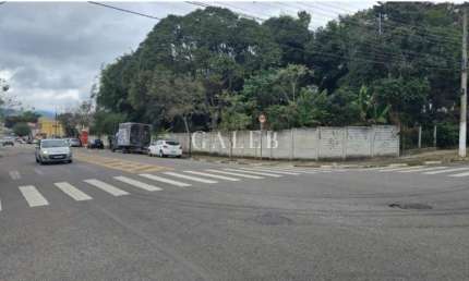 Terreno Comercial de esquina à Venda em Alvinópolis, Atibaia-SP  340 m² de Área - Oportunidade Imperdível!