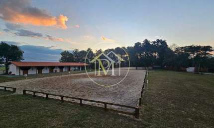 EXCELENTE HARAS À VENDA – CONDOMÍNIO FECHADO PRÓXIMO À CAPITAL PAULISTA