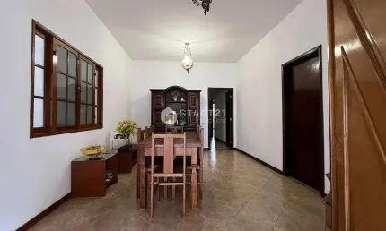 CASA DOS SONHOS COM 4 QUARTOS, 2 VAGAS DE GARAGEM, ÁREA DE CHURRASQUEIRA E PISCINA A VENDA NO BAIRR