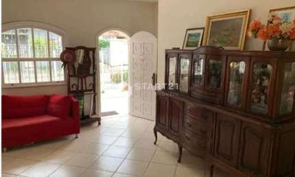 OPORTUNIDADE INCRÍVEL: CASA COM 3 QUARTOS, 1 SUÍTE, PISCINA, CHURRASQUIRA E VAGA DE GARAGEM A VENDA