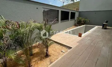 CASA DUPLEX DOS SONHOS COM 3 SUÍTES, 2 VAGAS DE GARAGEM, ÁREA GOURMET E PISCINA A VENDA NO BAIRRO B
