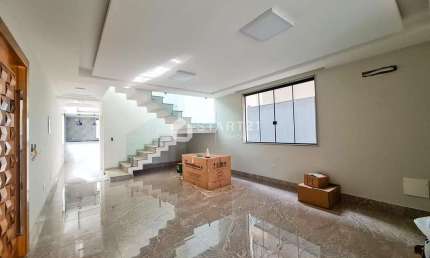 A Casa dos Seus Sonhos Espera por Você no Jardim Belvedere, com 3 quartos sendo 1 suíte, closet, sa