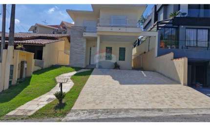 Casa com 3 quartos para alugar na Rua Iguape, 109, Aruã, Mogi das Cruzes