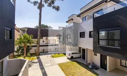 Sobrados Triplex no Bairro Cajuru Internos e Externos 3 quartos com terraço 136m2
