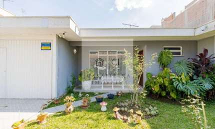 Casa térrea 5 quartos no Guabirotuba com jardim 225m2
