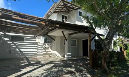 Casa 4/4 (3 suítes ) em condomínio fechado próximo a Unime