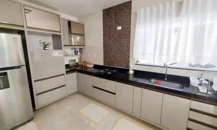 Sobrado com 3 dormitórios, sendo uma suíte à venda, 160 m² por R$ 750.000 - Umbará - Curitiba/PR