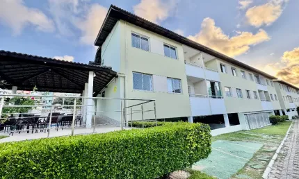 Apartamento em buraquinho 2/4 com 2 vagas de garagem cobertas