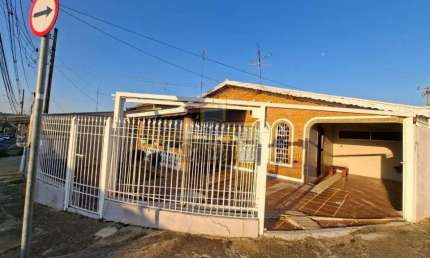 Casa Mobiliada com 3 Dormitórios (1 suíte), Garagem e Quintal, Jardim Garcia, Campinas (SP) - CA1416