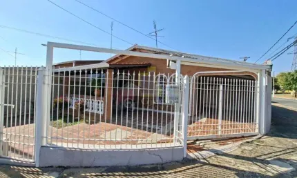 Casa Mobiliada com 3 Dormitórios (1 suíte), Garagem e Quintal, Jardim Garcia, Campinas (SP) - CA1416