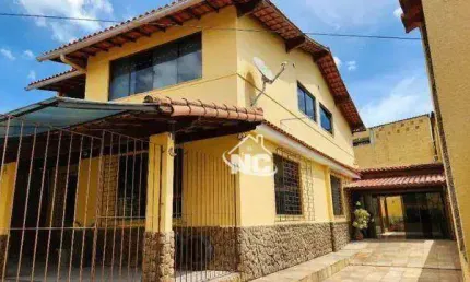 Duas belas casas terreno de 360mts, total 5 quartos, 5 banheiros + piscina