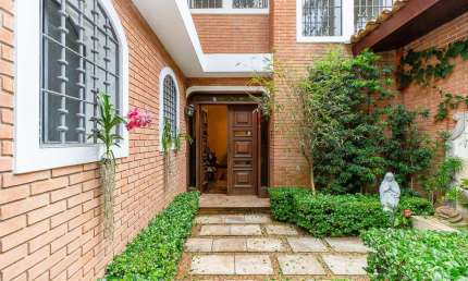 Casa tipo para venda e locação com 4 quartos, sendo 2 suítes, 641m²