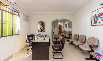 Casa tipo para venda com 5 quartos, sendo 1 suíte, 261m²