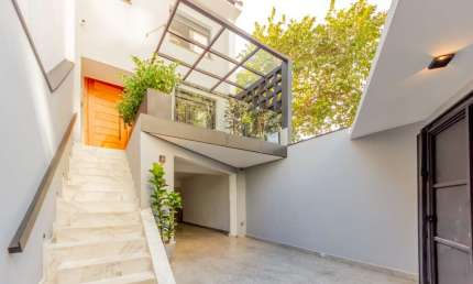 Casa tipo para venda com 2 quartos, sendo 2 suítes, 120m²